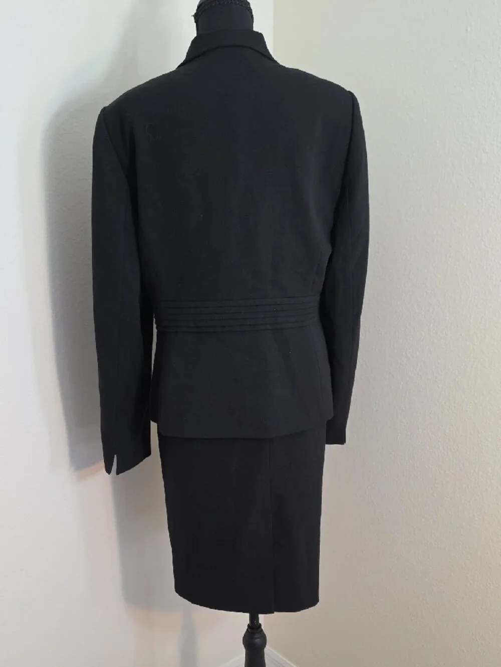 Calvin Klein Pleated Waist Cropped Skirt Suit | Black | Size 14
